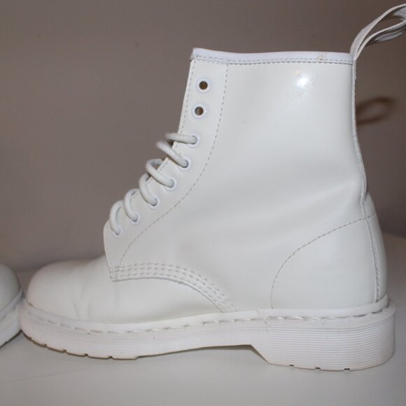 Doc Dr. Martens 14357 All White Mono Smooth Leather Combat Boots Size 7M 8W - Picture 8 of 11